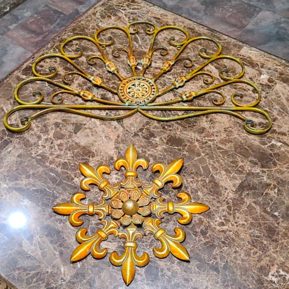 Set of metal wall decorations
